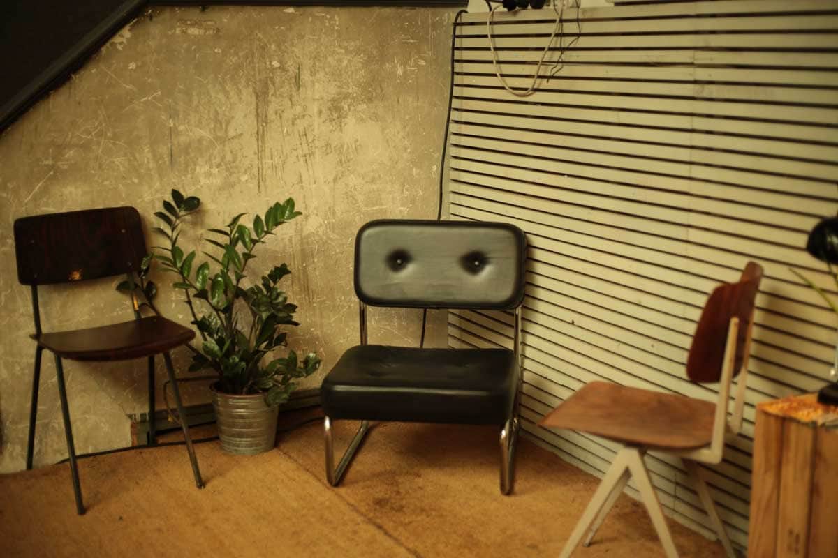 Make Your Living Room Instantly Retro Life make-your-living-room-instantly-retro-life