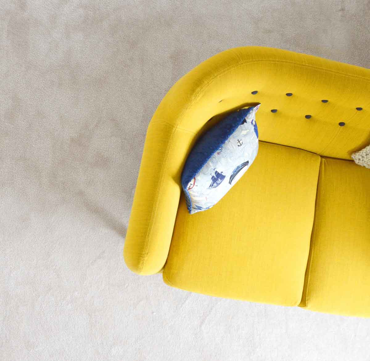 Make Your Living Room Instantly Retro Rugs Cushion make-your-living-room-instantly-retro-rugs-cushion