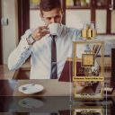 Eau de Parfum Person Reading Cardamom Tonka White Oud Man 1 1