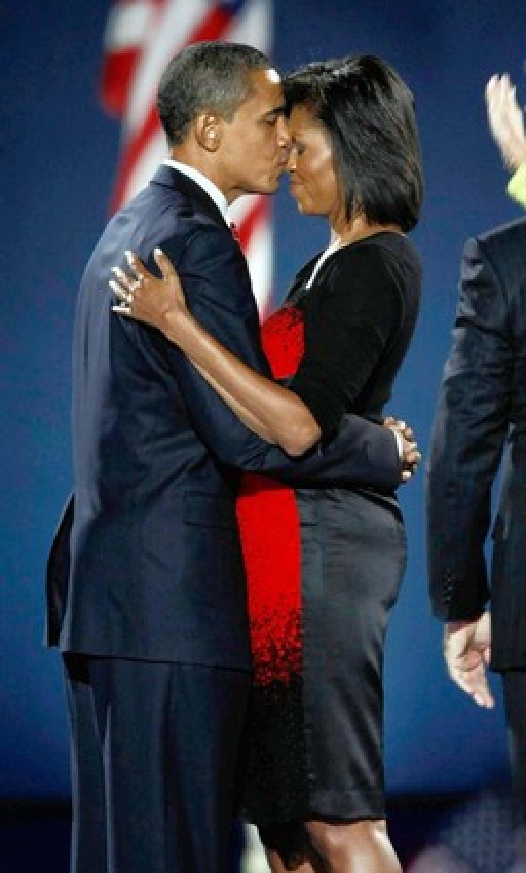 Barack And Michelle Obama Kiss Election Night