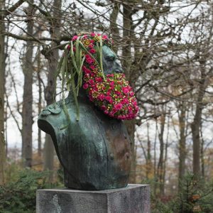 Pairfum Leopold II Niche Perfumery Flower Head 02
